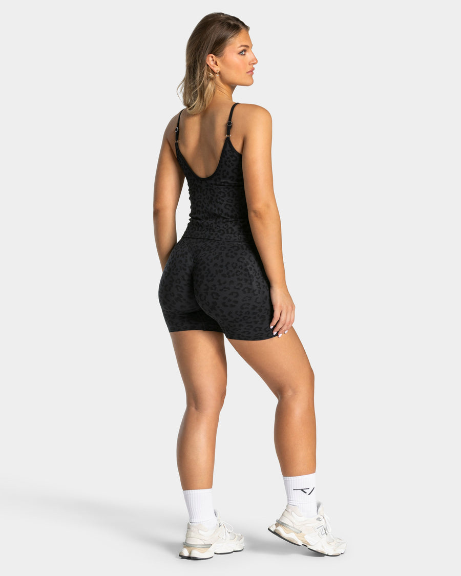Contrastline Sculpt Scrunch Shorts "Leo Schwarz"