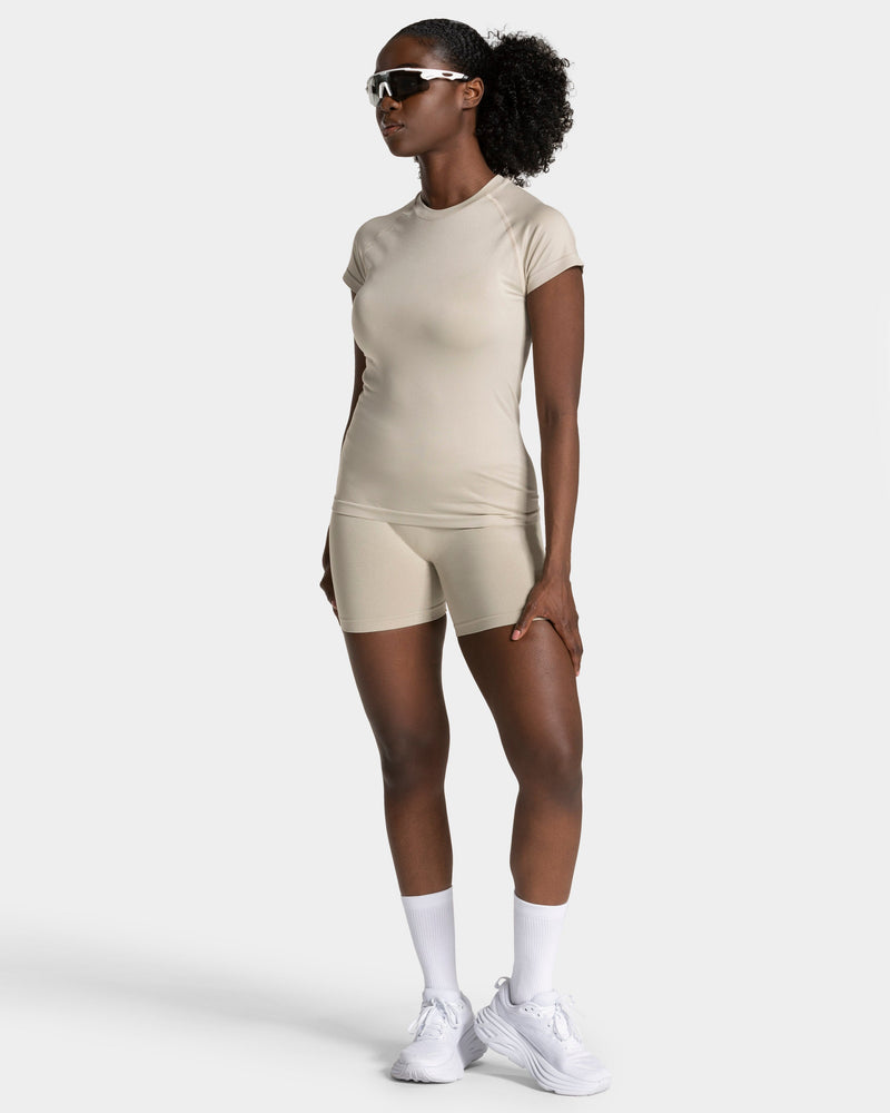 END Running Sculpt Scrunch Shorts "Latte"